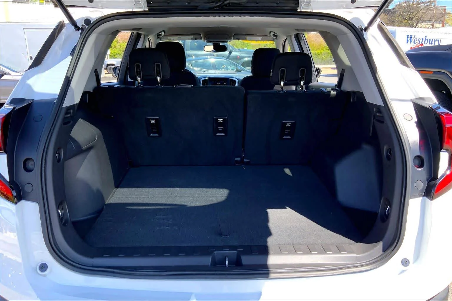 Used 2019 Summit White GMC SLE image 34