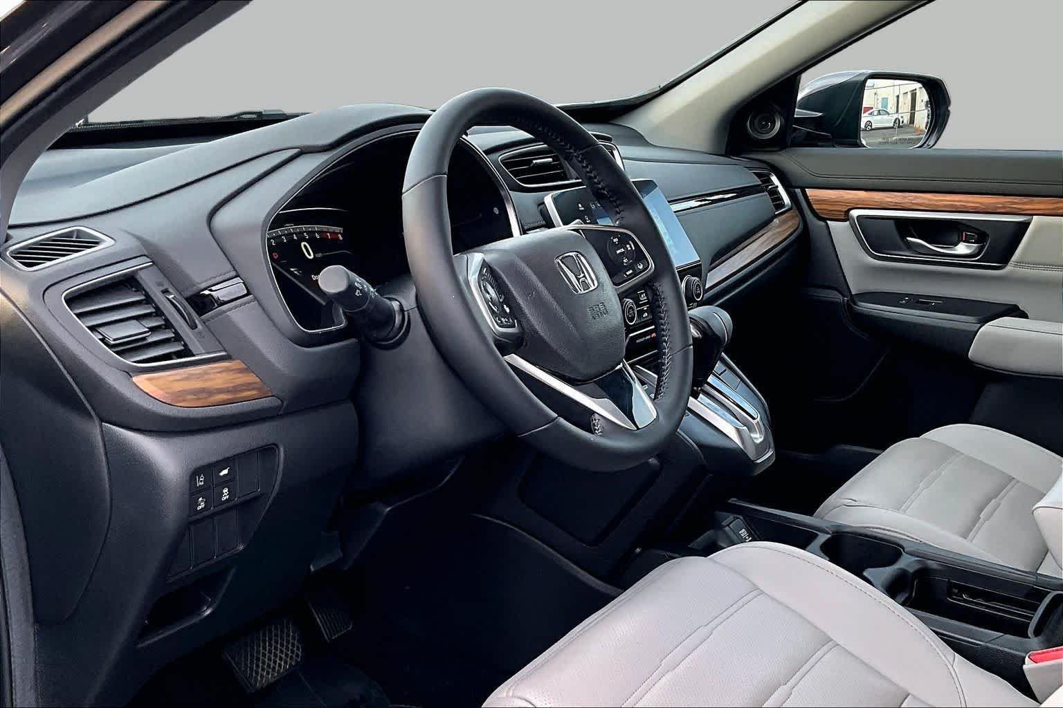 Used 2017 Modern Steel Metallic Honda Touring image 18
