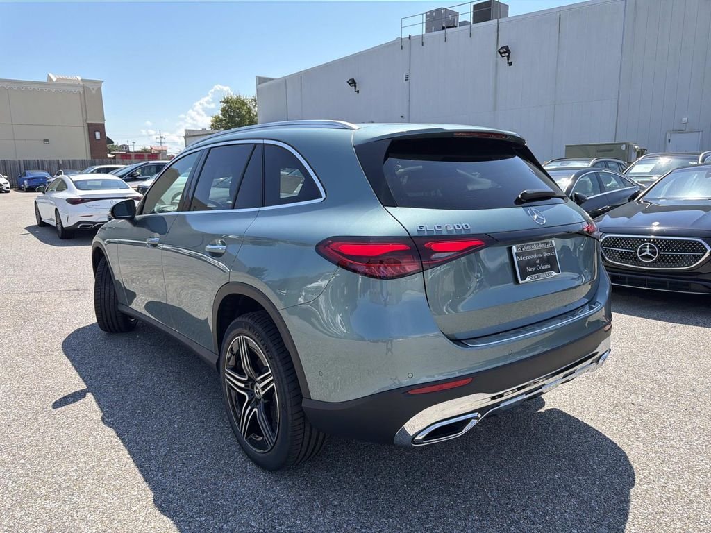 New 2027 Verde Silver Metallic Mercedes-Benz GLC 300 image 3