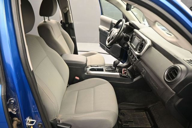 Used 2018 Blue Toyota SR5 image 14