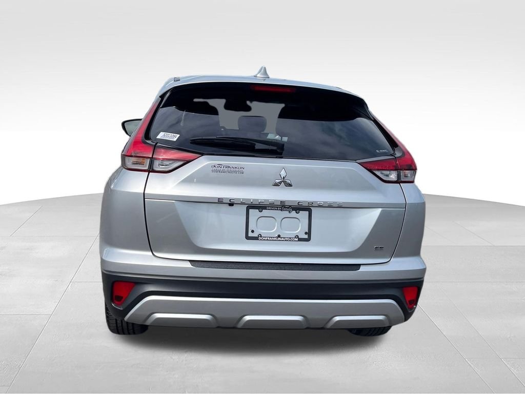 Used 2025 Silver Mitsubishi SE image 4