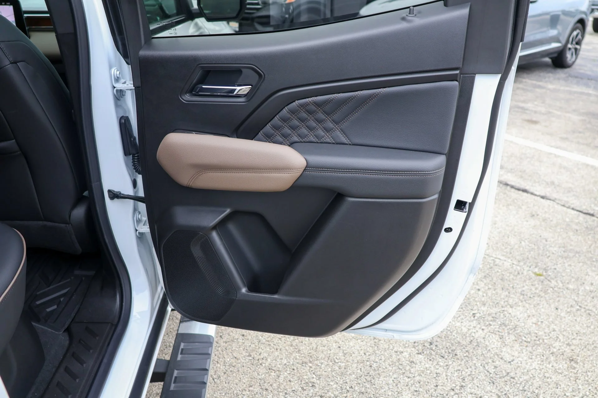 Used 2026 Summit White GMC Denali image 33