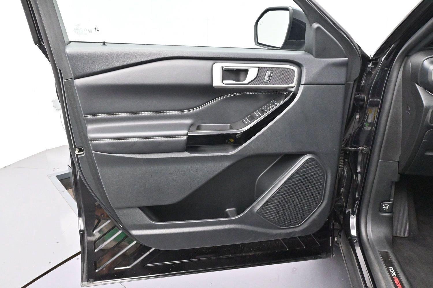 Used 2022 Agate Black Ford ST image 11