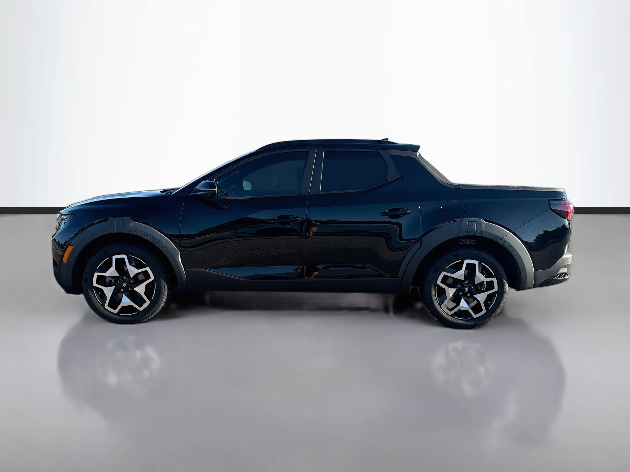 Used 2023 Phantom Black Hyundai Limited image 2