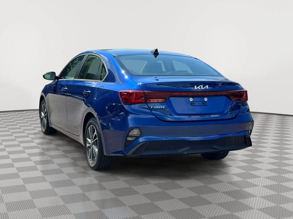 Used 2022 Deep Sea Blue Kia LXS image 6