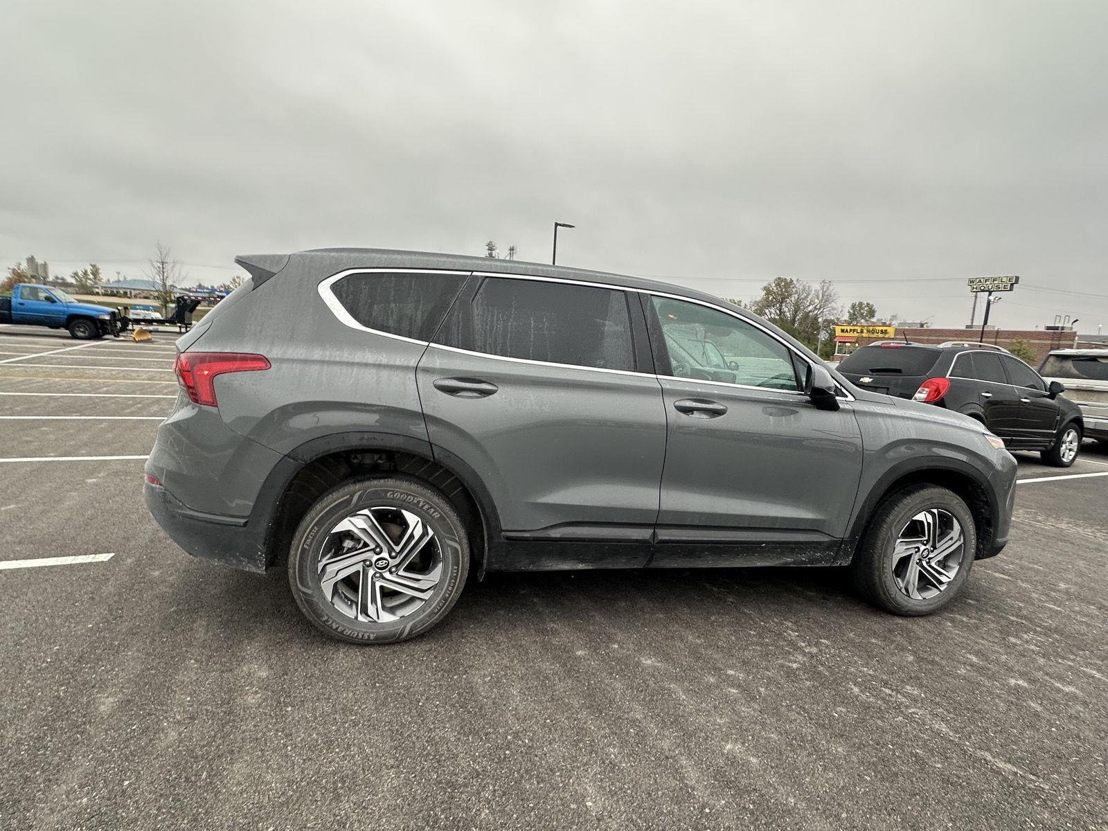 2023 Hyundai Santa Fe SE photo 3