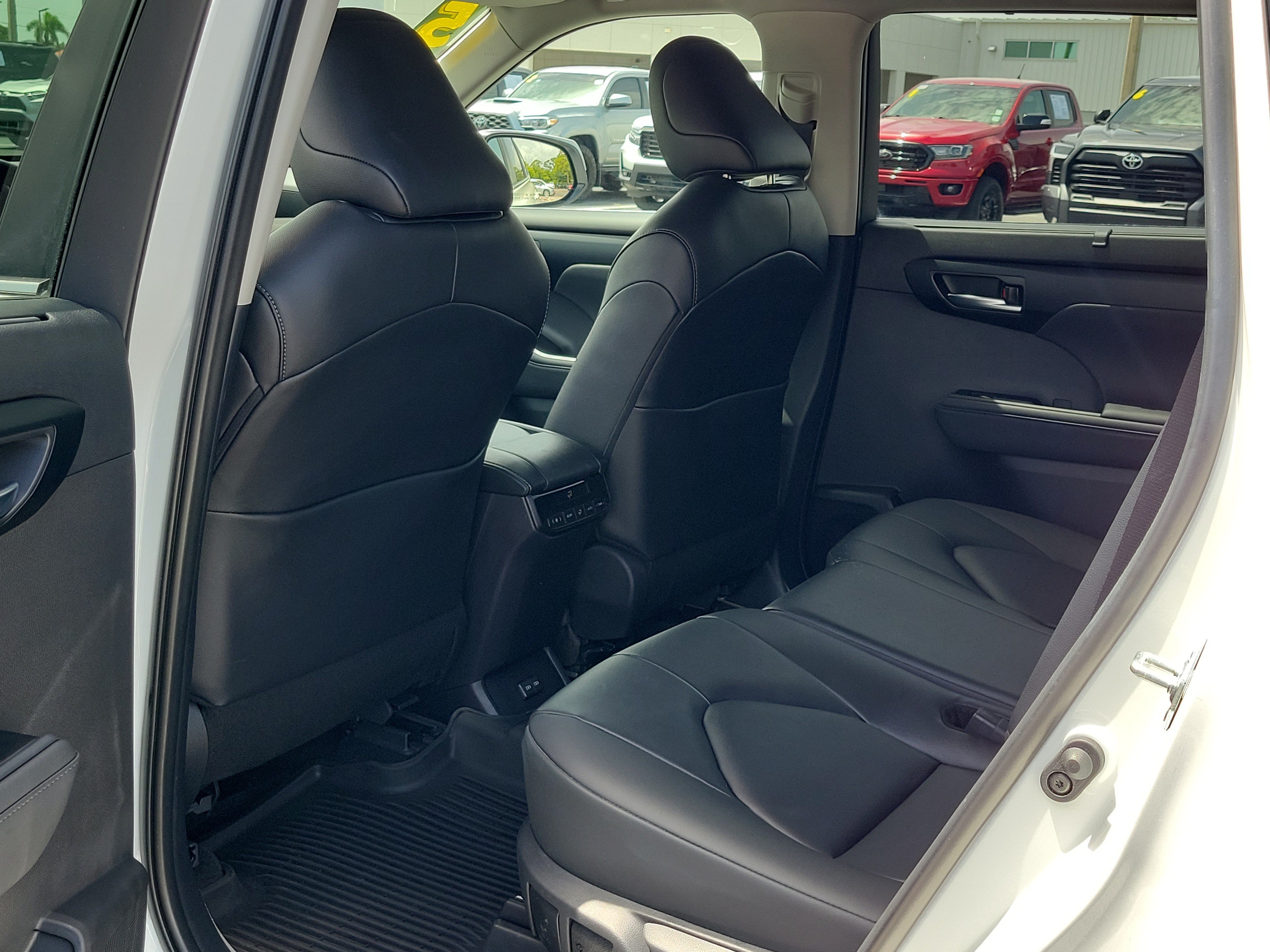 Used 2025 Pearl Toyota XLE image 12
