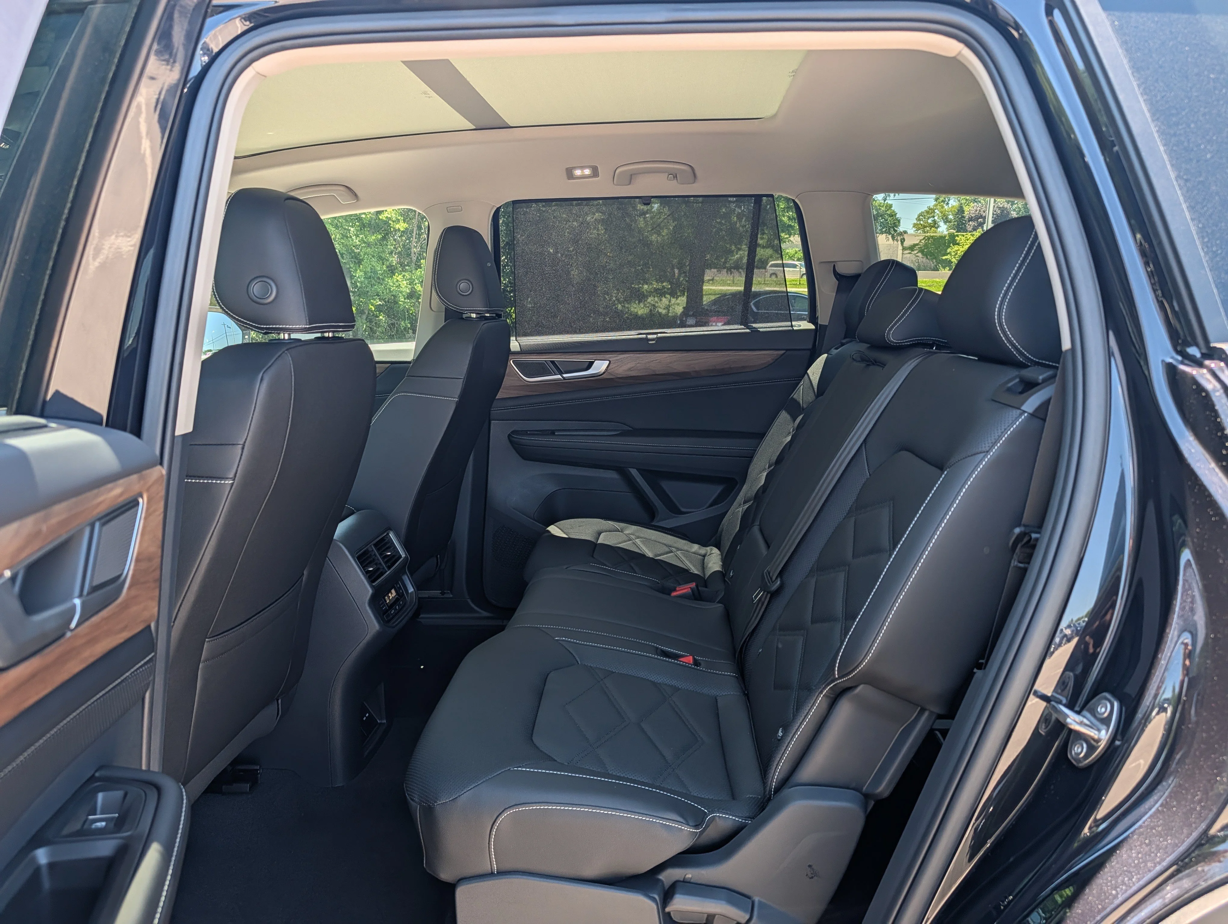 New 2026 Deep Black Pearl Volkswagen 2.0T SE w/Technology image 6