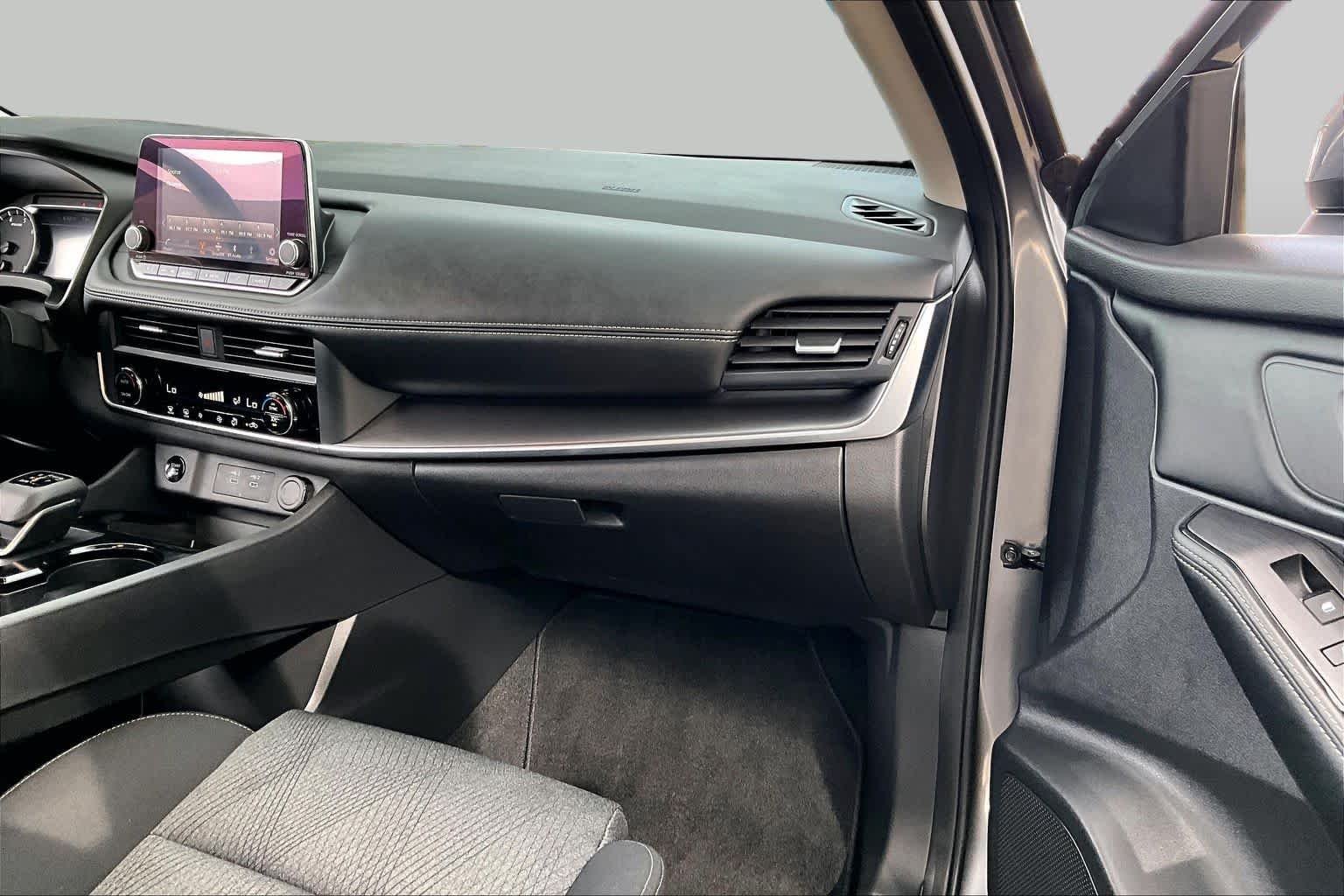 Used 2025 Gun Metallic Nissan SV image 19