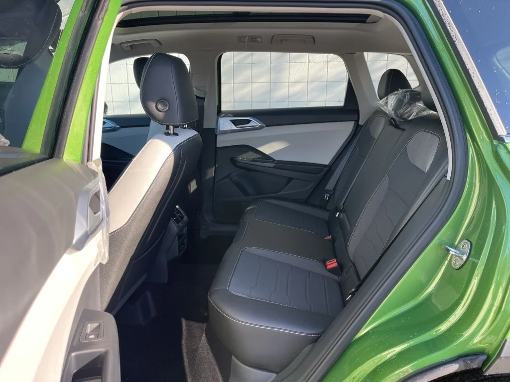 New 2026 Bright Moss Green Metallic Volkswagen 1.5T SE image 18