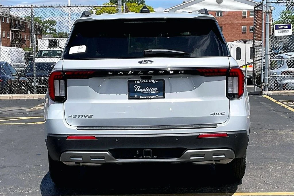 New 2026 Space White Metallic Ford Active image 3