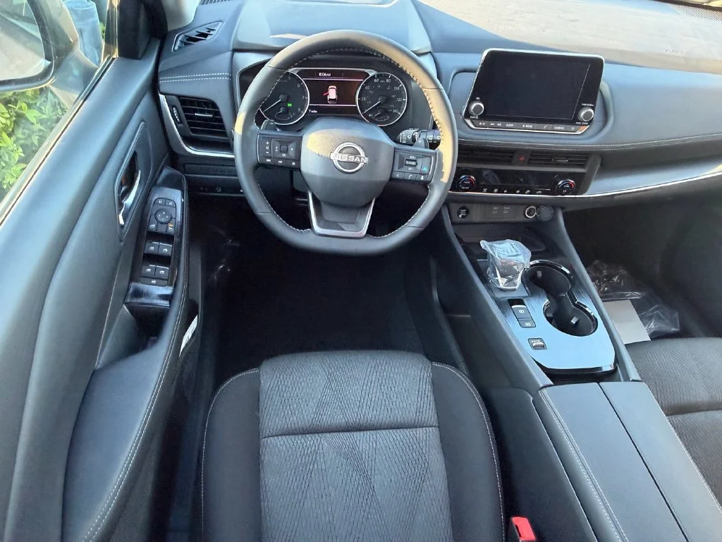 New 2027 Gun Metallic Nissan SV image 10