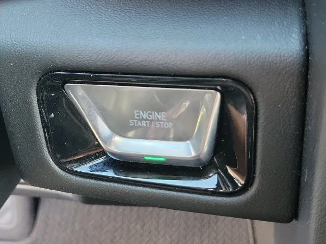 2025 GMC Yukon XL Denali - Photo 30