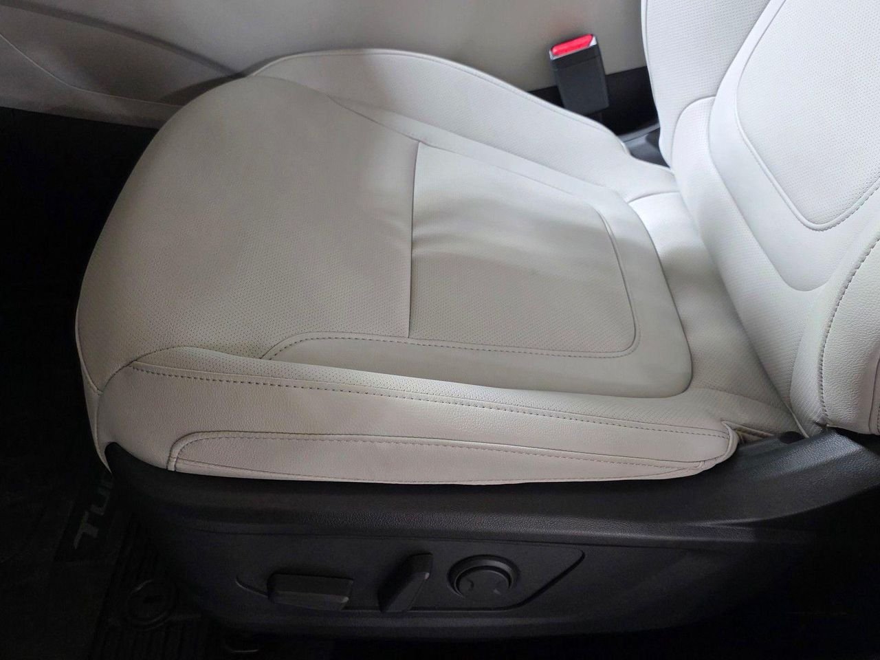 New 2026 White Pearl Hyundai SEL Plus FWD image 23