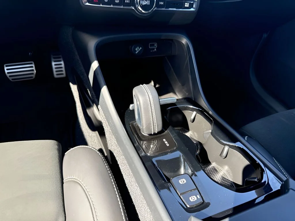 Used 2021 White Volvo R-Design image 14