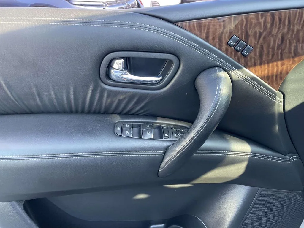 Used 2020 Silver Nissan SL 4WD image 18
