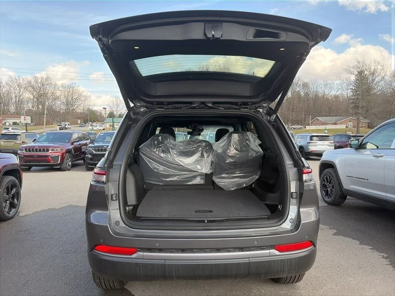 2026 Jeep Grand Cherokee Laredo - Photo 5