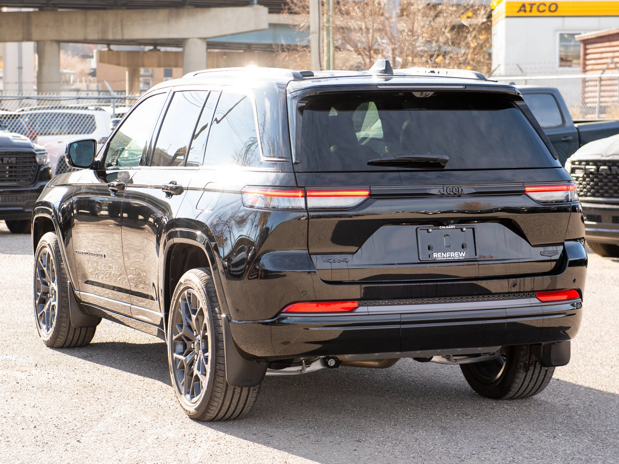 New 2026 Black Jeep Summit* 4x4, Night Vision, Massage Seats, Head-Up Display image 3