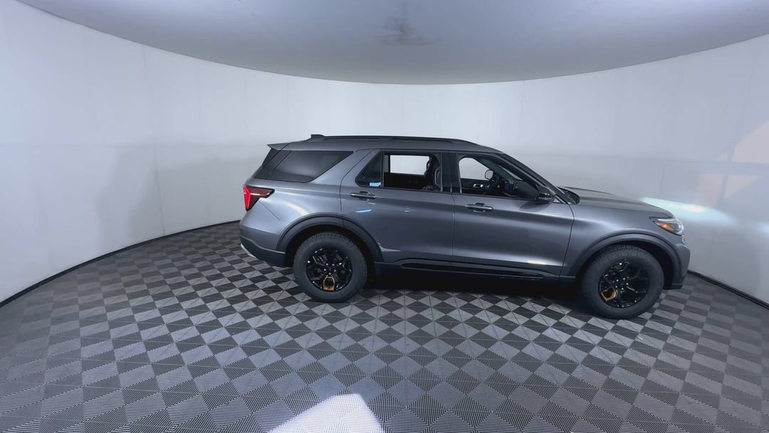New 2026 Carbonized Gray Metallic Ford Tremor image 9