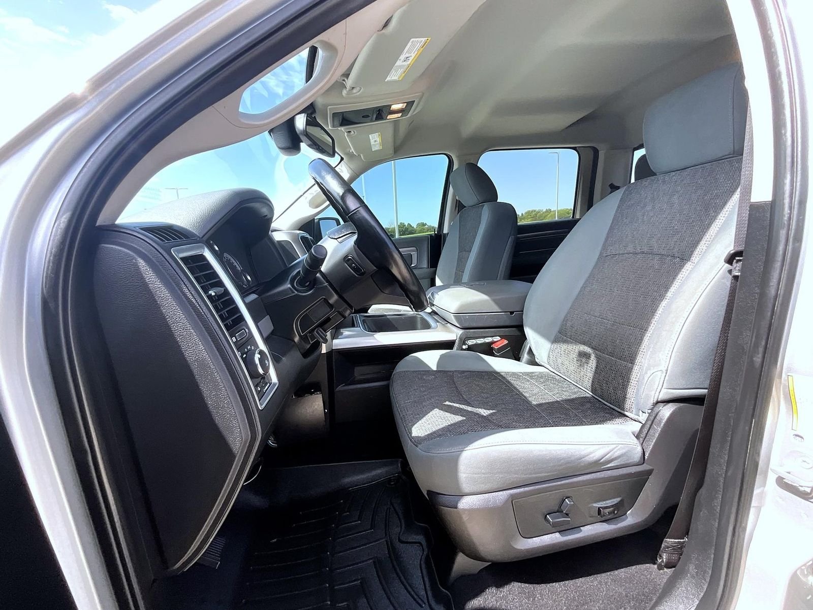 Used 2018 Bright Silver Clearcoat Metallic Ram Big Horn image 10