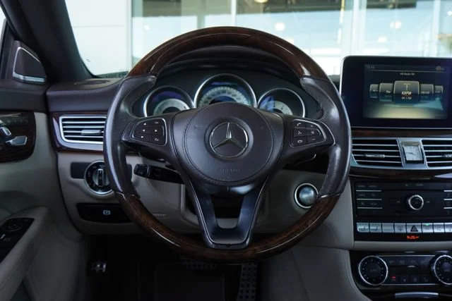 Used 2016  Mercedes-Benz CLS 550 image 18