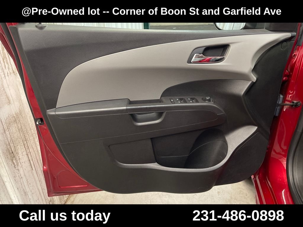 Used 2013 Red Chevrolet LT image 15