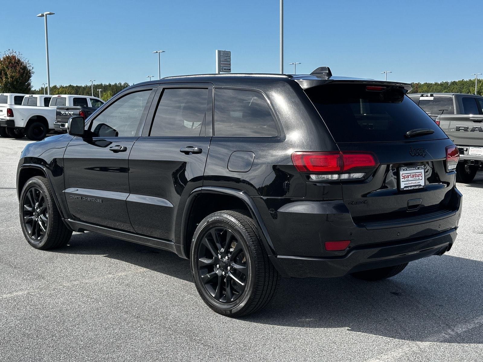 Certified Used 2021 Diamond Black Crystal Pearlcoat Jeep Laredo X image 15