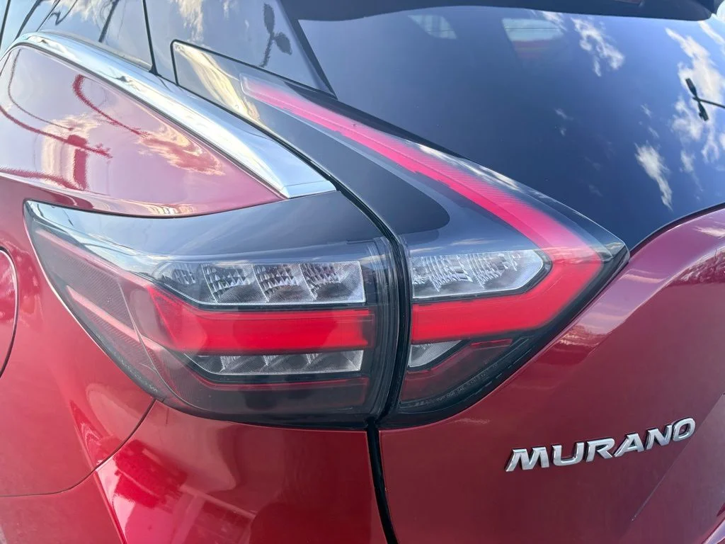 Used 2020 Red Nissan SL image 8