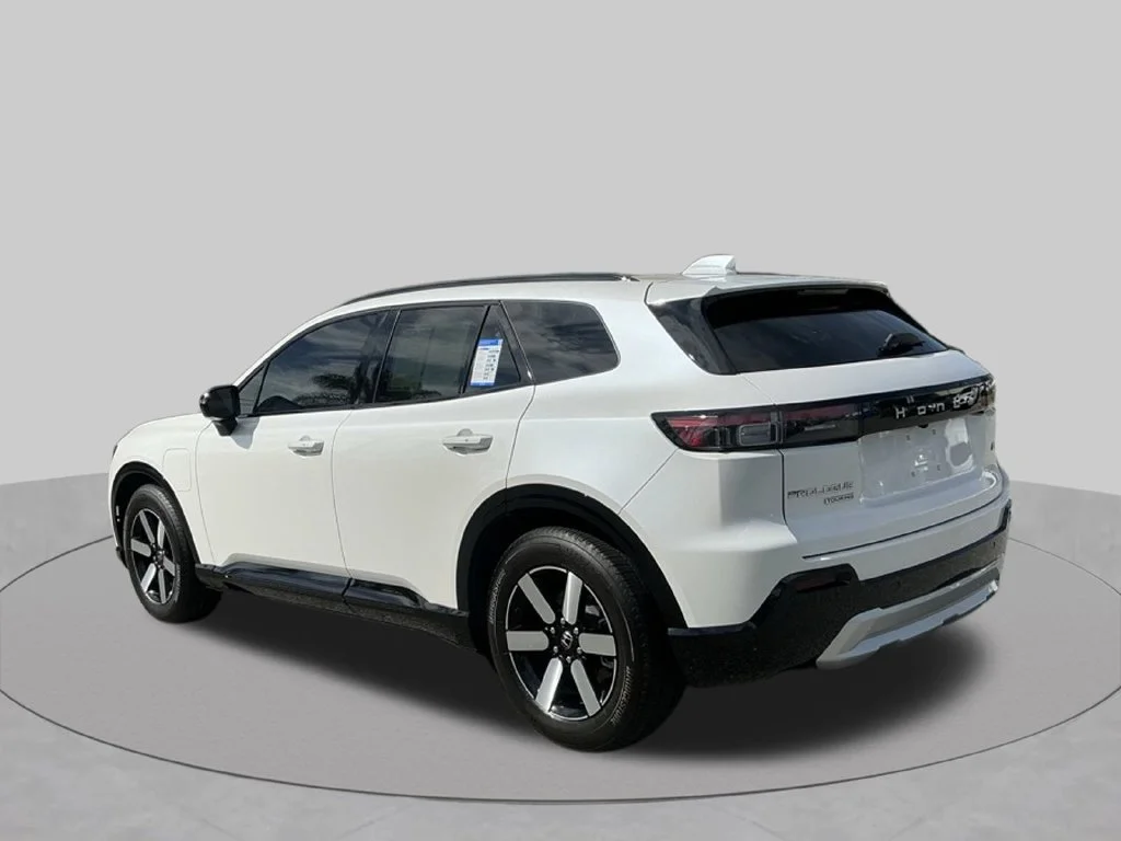 Used 2025  Honda Touring image 3