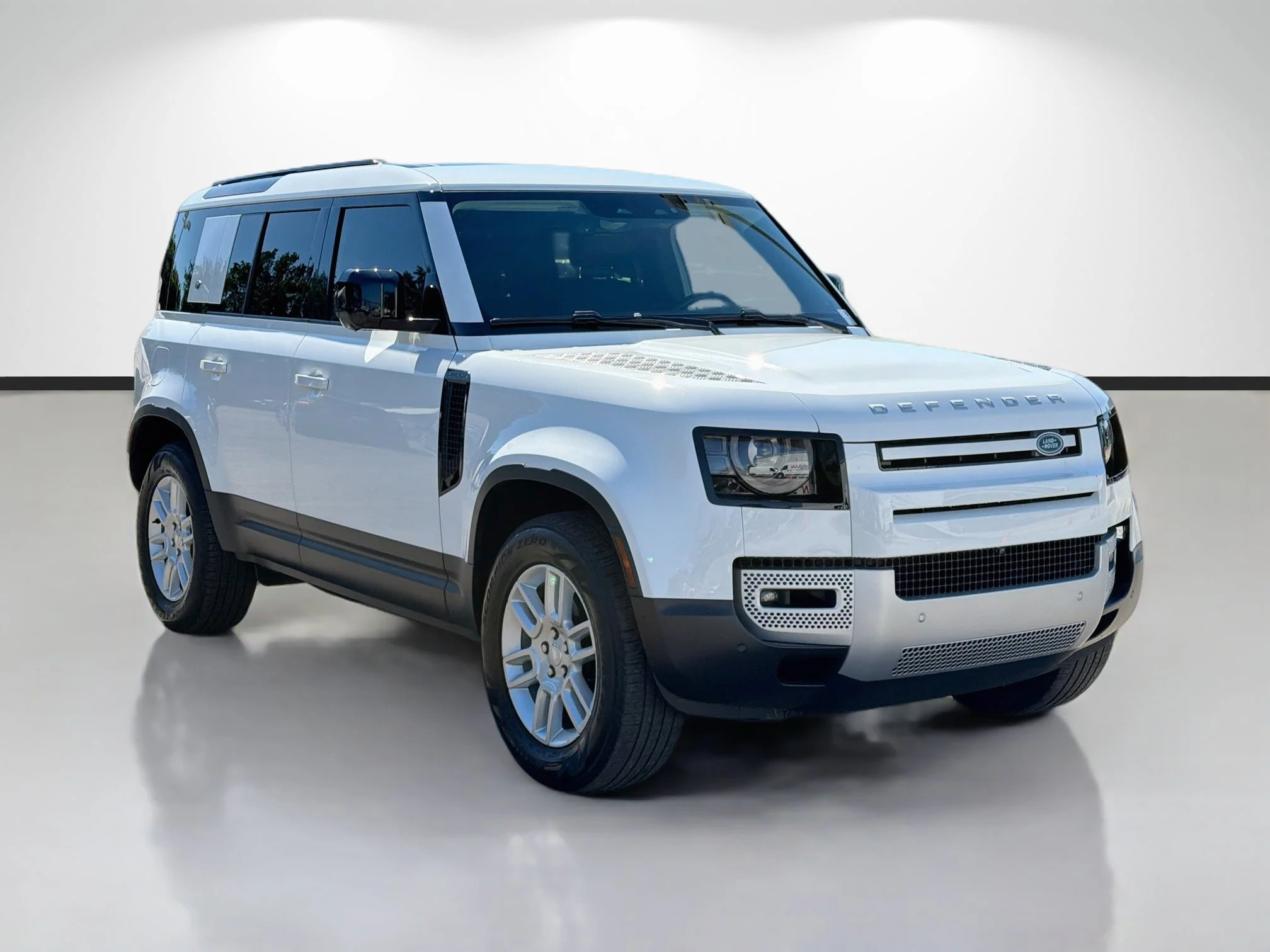 Certified Used 2024 Fuji White Land Rover S image 7