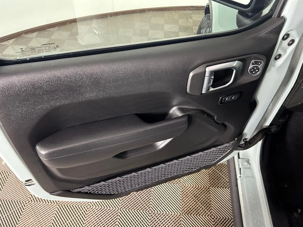 Used 2023 Gray Jeep  image 12