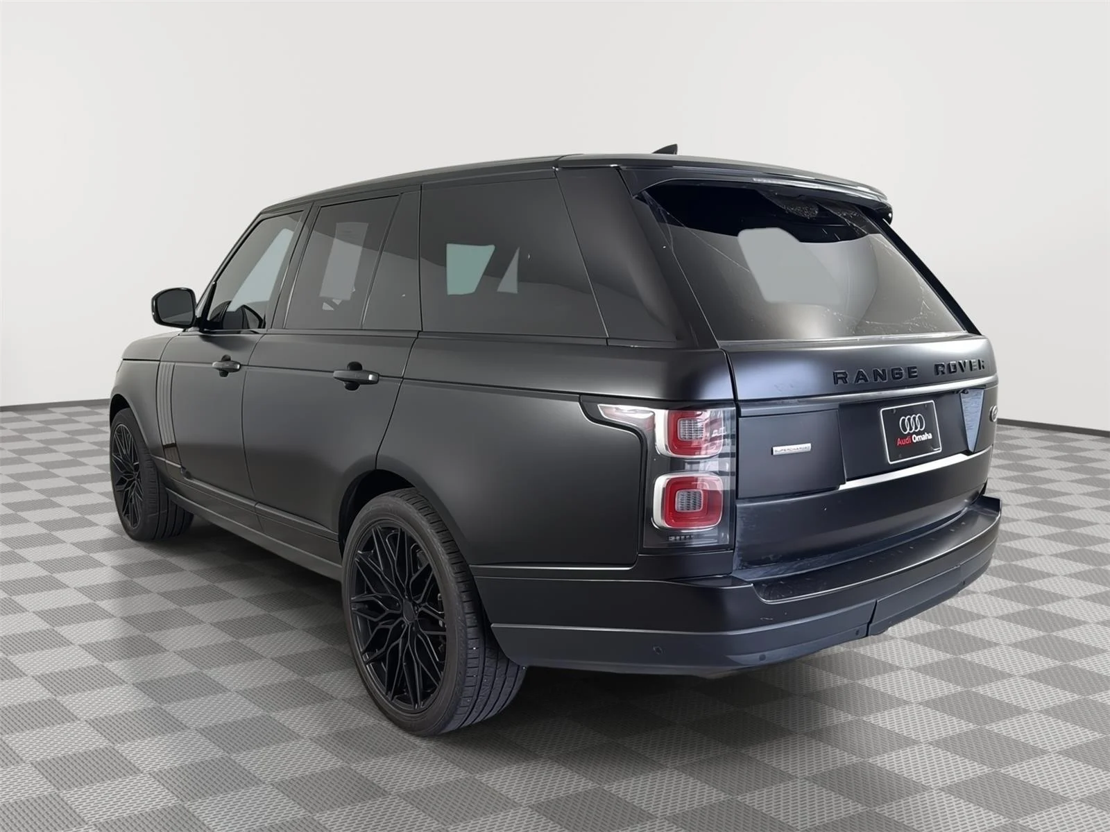 Used 2019 Santorini Black Metallic Land Rover SC image 5