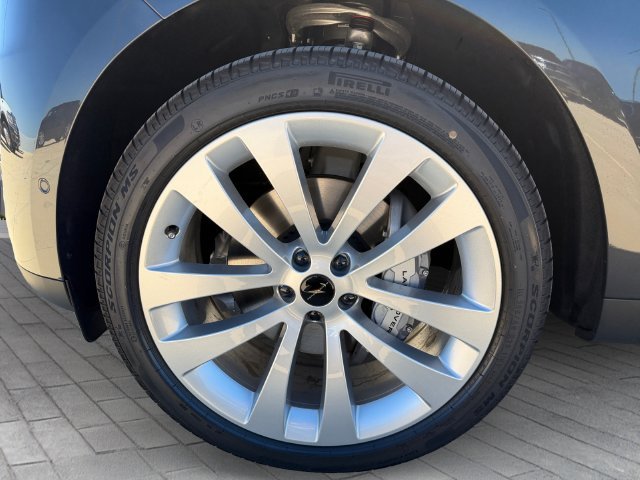 New 2027 Carpathian Grey Land Rover SE image 9