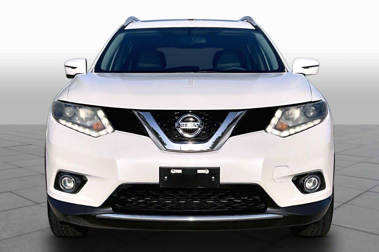 Used 2016 Pearl White Nissan SL image 4