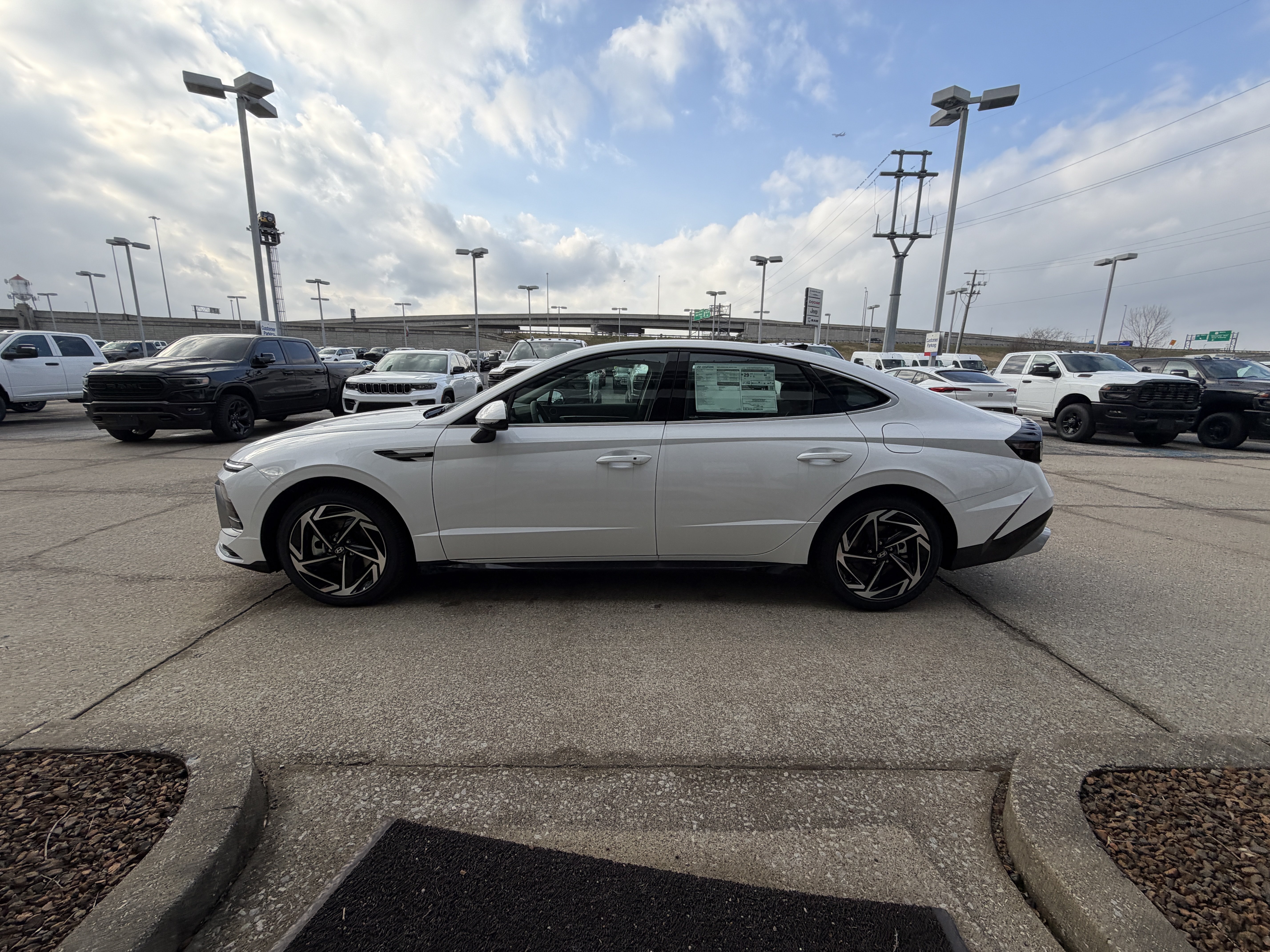 Used 2026 White Hyundai SEL Sport image 10