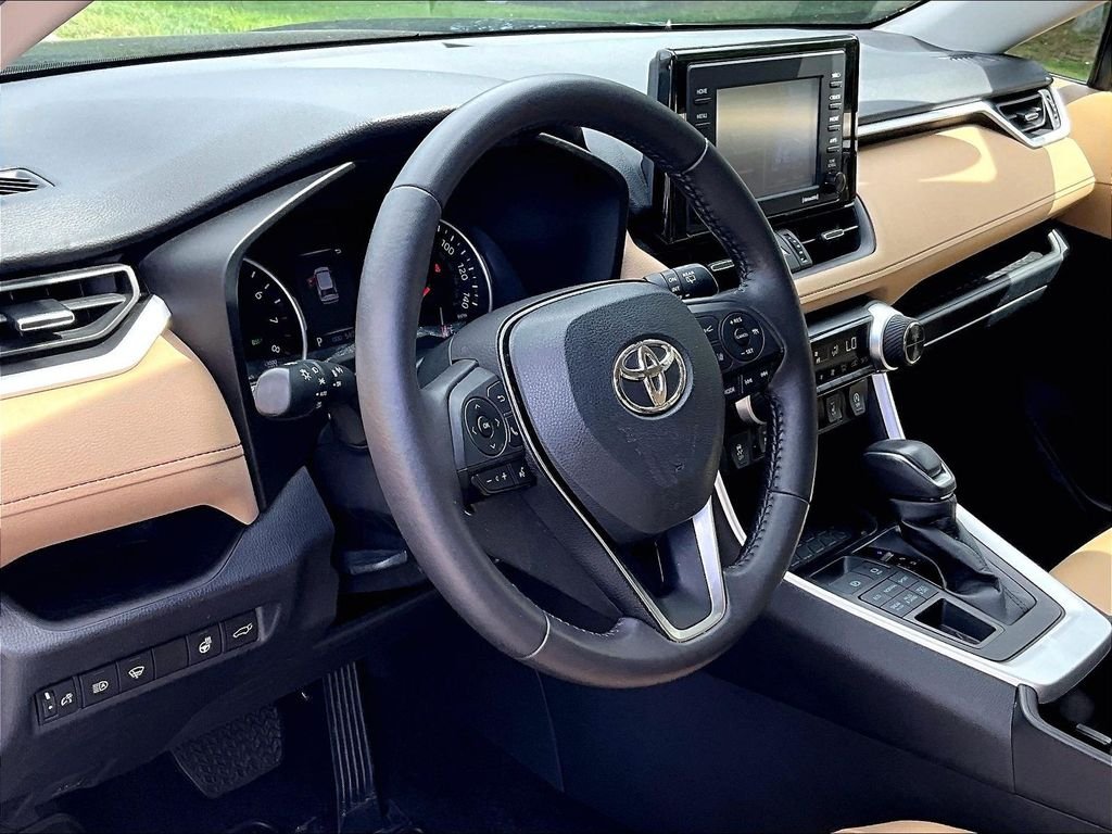 Used 2022 Black Toyota XLE Premium image 8