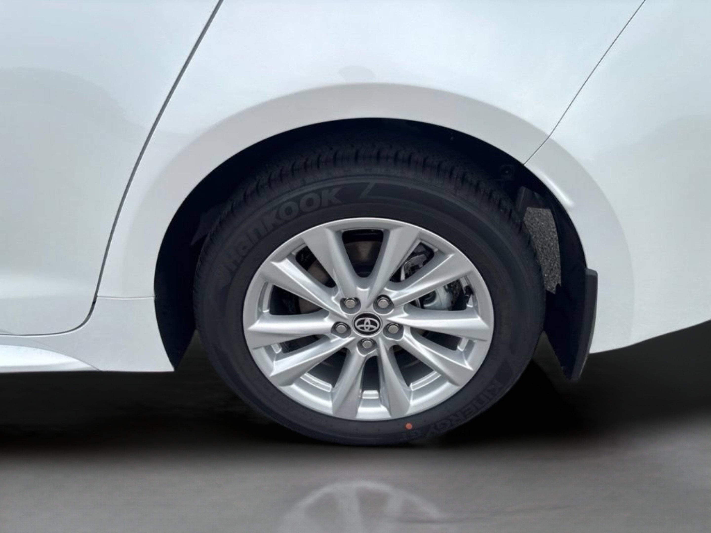 New 2026 Wind Chill Pearl Toyota LE image 32