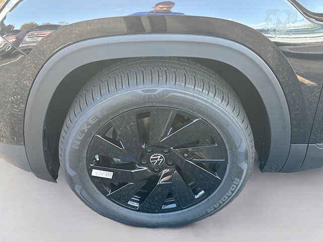 New 2026 Deep Black Pearl Volkswagen 2.0T SE W/TECHNOLOGY image 26