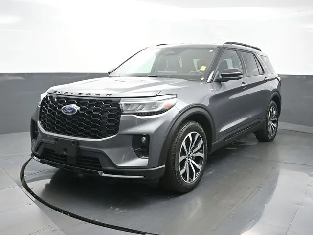 Used 2025 Gray Ford ST-Line image 1