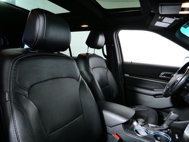 Used 2016 Red Ford Limited image 10