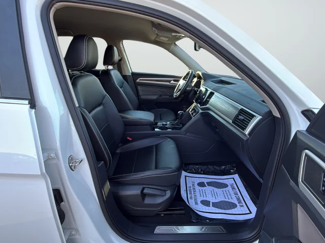 Used 2023 White Volkswagen 3.6L V6 SE w/Technology image 26
