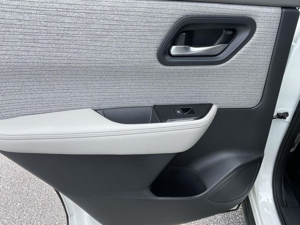 Used 2024 Silver Ford XLT image 43