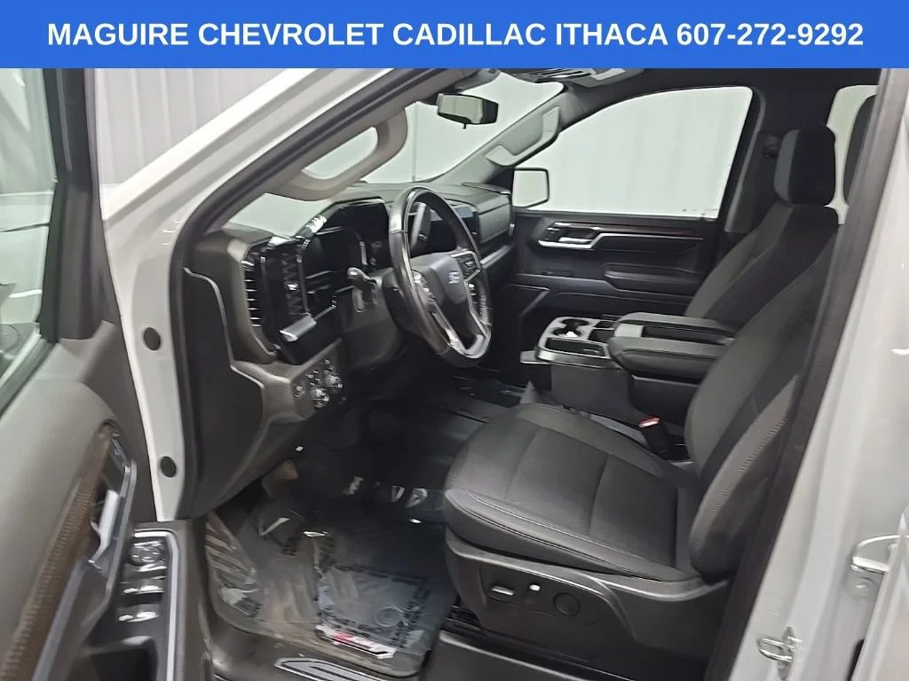 Used 2022 Summit White Chevrolet RST image 28