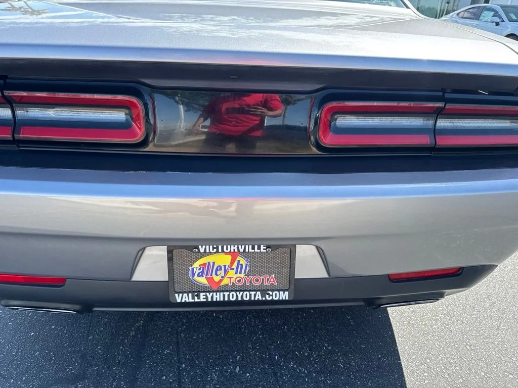 Used 2017 Silver Dodge SXT image 7