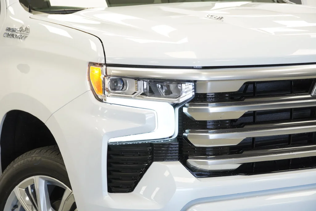 New 2026 Polar White Tricoat Chevrolet High Country image 32