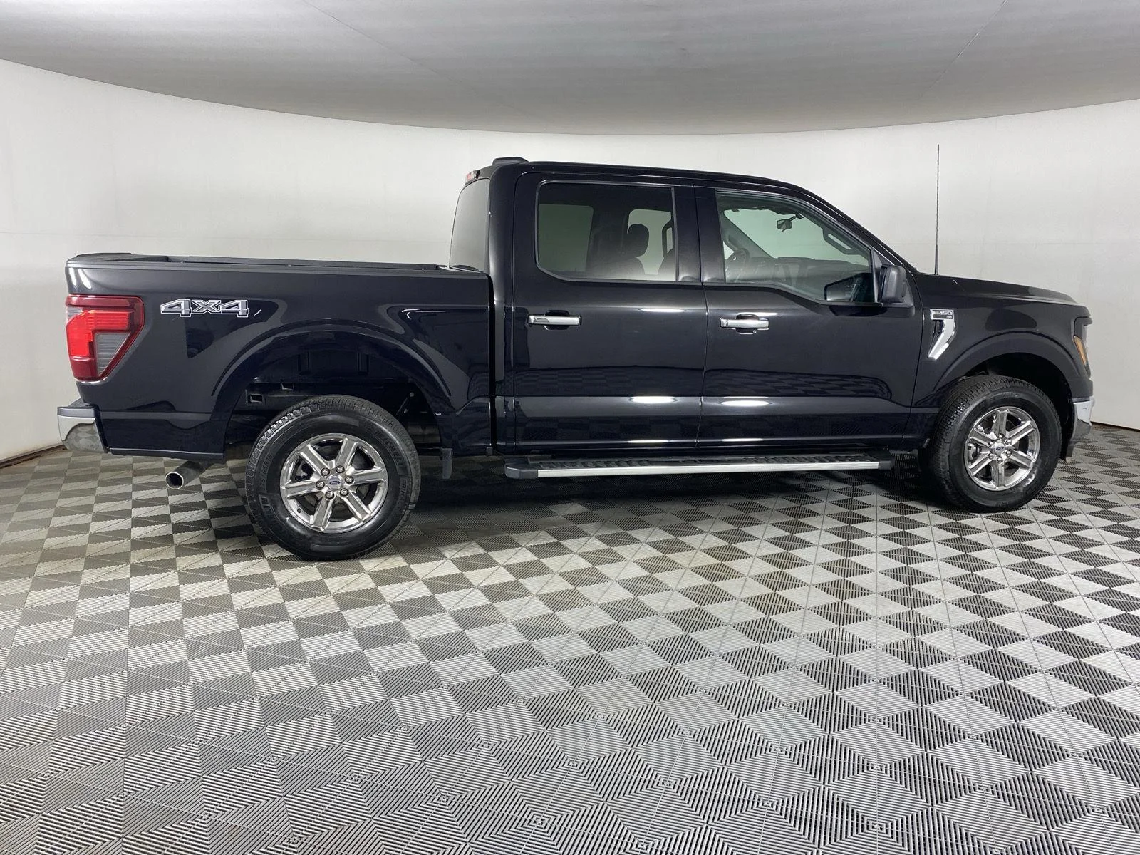 Used 2025 Agate Black Ford XLT image 11