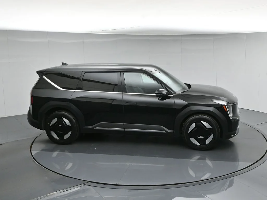 Used 2024 Black Kia Light Long Range image 58
