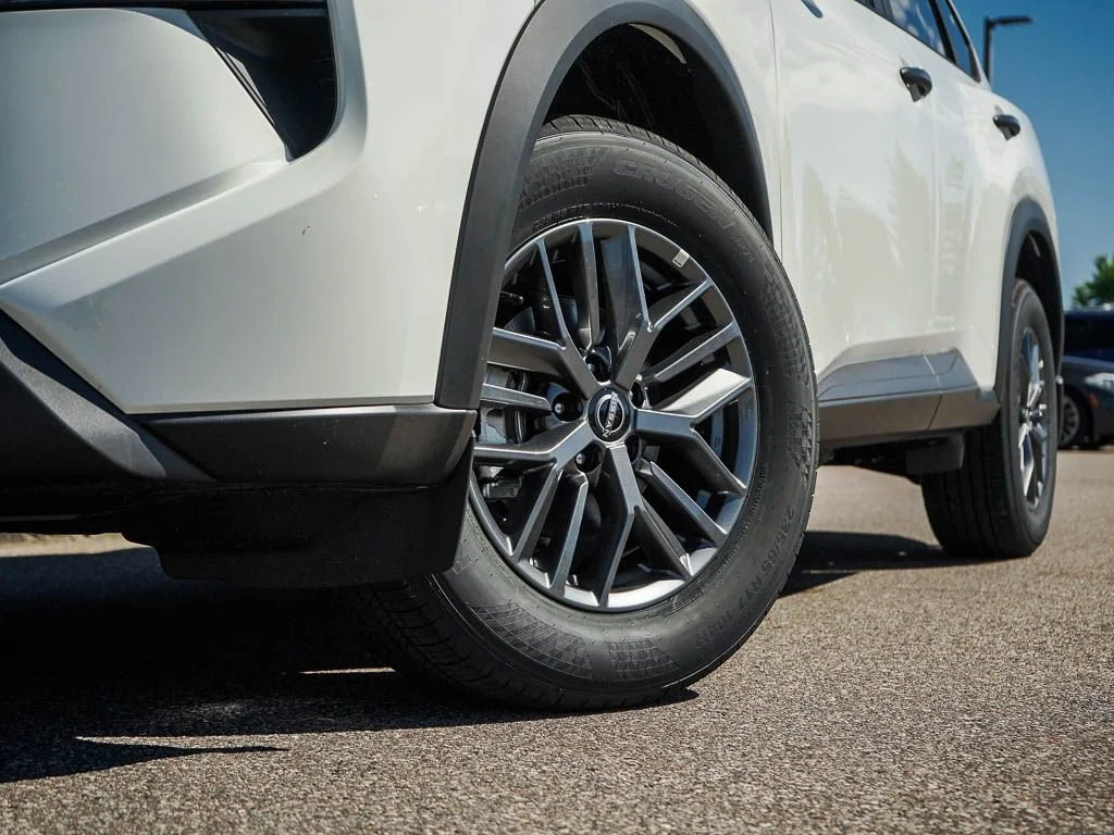 New 2026 Glacier White Nissan S image 6