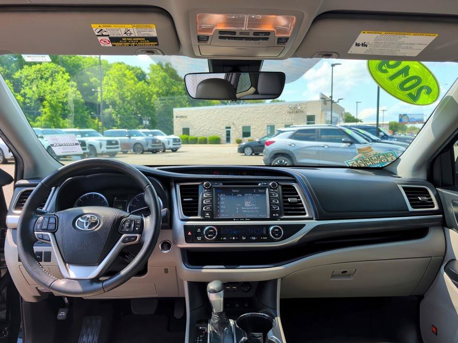 Used 2019 Midnight Black Metallic Toyota Limited image 11