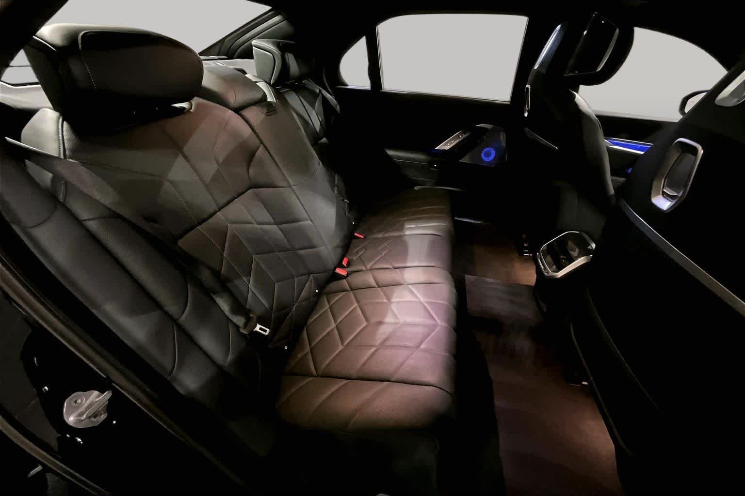 Used 2023 Carbon Black Metallic BMW xDrive60 image 19